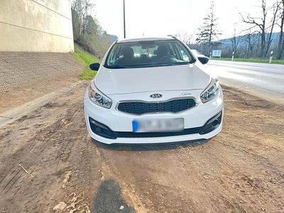 Gebraucht Kia Ceed 101 PS (74 kW) 2016 Weiß Kleinwagen