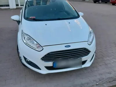 Usata Ford Fiesta 60 CV (44 kW) 2016 Bianco Utilitaria