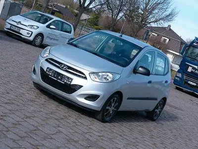 Gebraucht Hyundai i10 Edition 69 PS (50 kW) 2011 Silber Kleinwagen