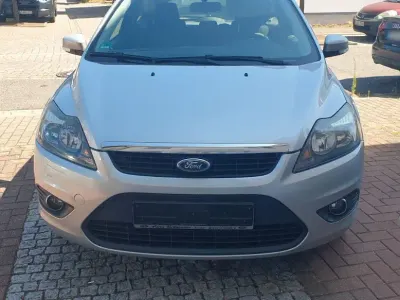 Gebraucht Ford Focus Style 101 PS (74 kW) 2009 Silber Limousine