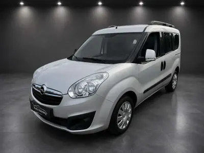 Używany Opel Combo 95 KM (69 kW) 2014 Srebrny Minivan