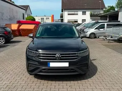 Gebraucht VW Tiguan Life 150 PS (110 kW) 2025 Schwarz SUV