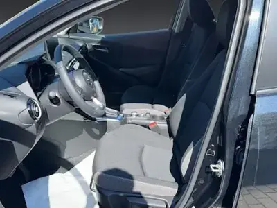 Gebraucht Mazda 2 Center-Line 90 PS (66 kW) 2024 Deep crystal blue metallic Limousine