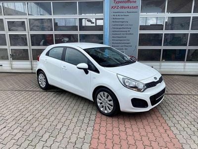 Weiß Gebraucht 2011 Kia Rio Limousine | 6.990 € (Etwas zu teuer)
