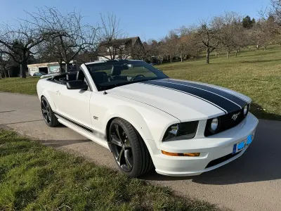 Gebraucht Ford Mustang 305 PS (224 kW) 2006 Weiß Cabrio