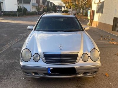 Mercedes E200
