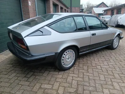 Gebraucht Alfa Romeo GTV Quadrifoglio Verde 192 PS (141 kW) 1984 Silber Coupé
