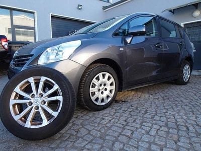 Grau Gebraucht 2010 Toyota Verso Edition Van / Kleinbus | 6.750 € (Etwas zu teuer)