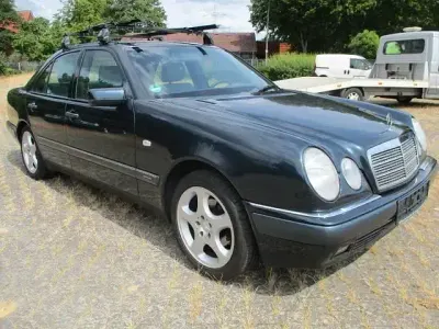Brugt Mercedes E200 Elegance 136 HK (100 kW) 1997 Sort Sedan