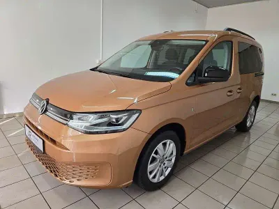 Gebraucht VW Caddy Life 114 PS (83 kW) 2023 Bronze Van / Kleinbus