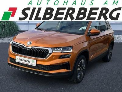 Phoenixorange metallic Neu 2025 Skoda Karoq SUV | 37.449 € (Fairer Preis)