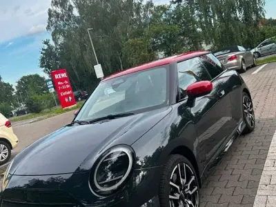 Gebraucht Mini Cooper SE 160 kW (218 PS) 2024 Schwarz Kleinwagen