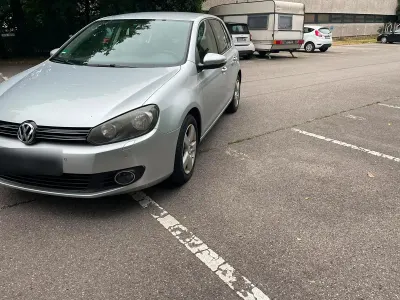 Gebraucht VW Golf VI 105 PS (77 kW) 2010 Silber Kleinwagen