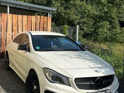 Gebraucht Mercedes CLA180 AMG line 122 PS (89 kW) 2015 Weiß Limousine