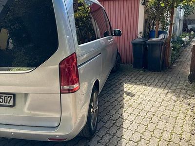 Mercedes V220