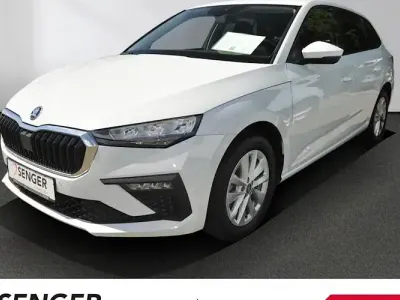 Gebraucht Skoda Scala Selection 116 PS (85 kW) 2025 Moonweiß perleffekt Kleinwagen