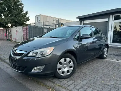 Gebraucht Opel Astra Edition 140 PS (102 kW) 2011 Grau Limousine