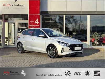 Silber Gebraucht 2023 Hyundai i20 Trend Kleinwagen | 12.970 €