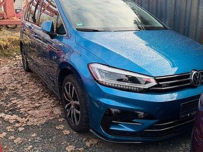 Blau Gebraucht 2016 VW Touran Comfortline Van / Kleinbus | 17.900 € (Etwas zu teuer)