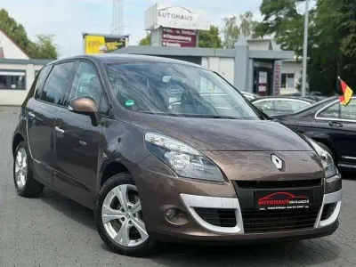Gebraucht Renault Scénic Dynamique 131 PS (96 kW) 2011 Mokkabraun Van / Kleinbus