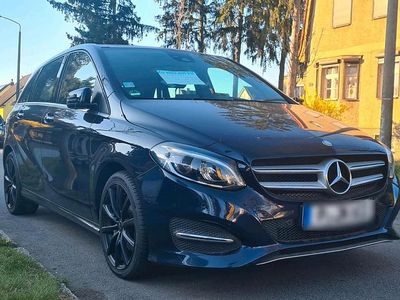Gebraucht Mercedes B200 136 PS (100 kW) 2017 Blau Van / Kleinbus