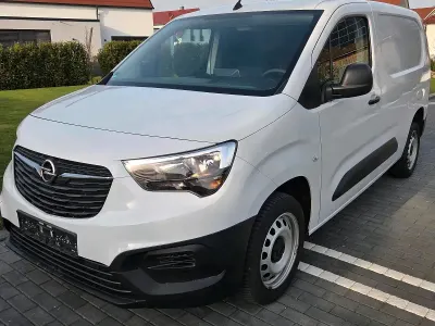 Begagnad Opel Combo 102 HK (75 kW) 2022 Vit Minibuss