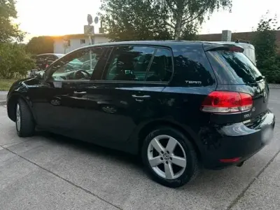 Gebraucht VW Golf VI 105 PS (77 kW) 2010 Schwarz Kleinwagen