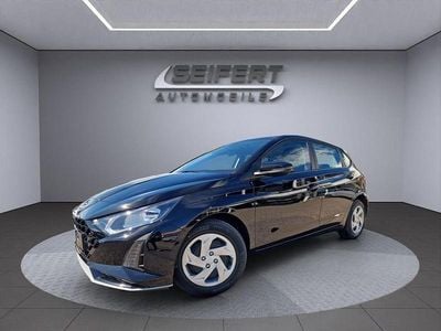 Neu Hyundai i20 Select 101 PS (74 kW) 2025 Aurora grey Limousine
