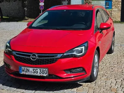 Gebraucht Opel Astra Edition 136 PS (100 kW) 2018 Rot Kombi