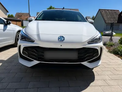 Second-hand MG MG3 Luxury 194 CP (142 kW) 2024 Alb Hatchback