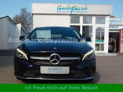 Gebraucht Mercedes CLA180 Shooting Brake Urban 122 PS (89 kW) 2017 Blau Kombi