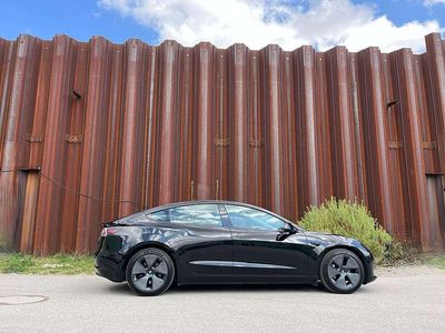 Begagnad Tesla Model 3 RWD 239 kW (325 HK) 2021 Svart Sedan