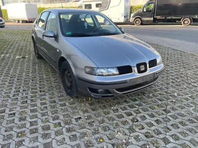Usata Seat Leon Sport 110 CV (80 kW) 2004 Grigio Utilitaria