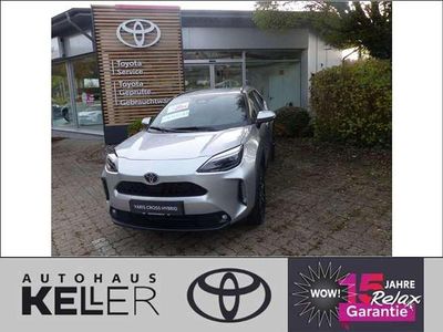Schimmering silber metallic Neu 2025 Toyota Yaris Cross SUV | 32.150 € (Etwas zu teuer)