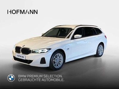Alpinweiß uni Gebraucht 2022 BMW 320e Kombi | 29.890 € (Fairer Preis)