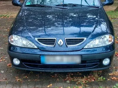 Gebraucht Renault Mégane 107 PS (78 kW) 1999 Blau Limousine