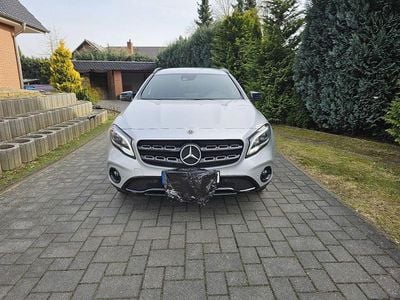 Gebraucht Mercedes GLA250 Urban 211 PS (155 kW) 2019 Silber SUV