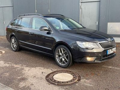 Second-hand Skoda Superb Active 160 CP (117 kW) 2014 Negru Break