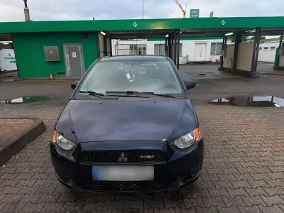 Gebraucht Mitsubishi Colt 95 PS (69 kW) 2011 Blau Kleinwagen