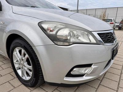 Gebraucht Kia Ceed 90 PS (66 kW) 2011 Silber Kleinwagen