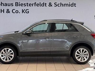 Indiumgrau (metallic) Gebraucht 2024 VW T-Roc Life SUV | 30.790 € (Fairer Preis)
