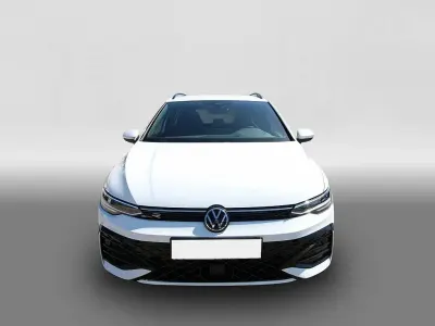 Usata VW Golf VIII R-line 150 CV (110 kW) 2025 Bianco Station wagon