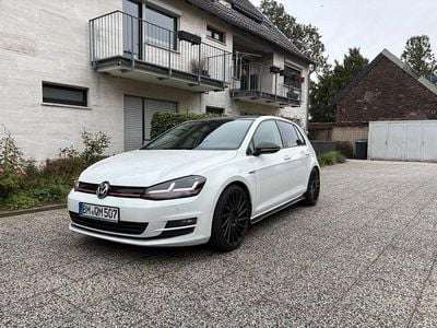 Gebraucht VW Golf VII Trendline 110 PS (80 kW) 2015 Weiß Limousine