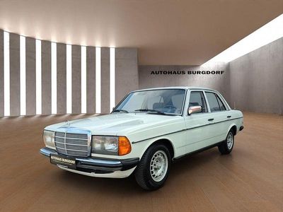 Gebraucht Mercedes 200 60 PS (44 kW) 1982 Weiß Limousine
