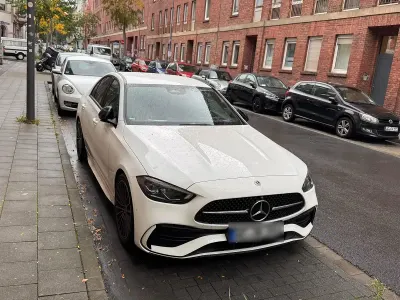 Gebraucht Mercedes C300 258 PS (189 kW) 2023 Weiß Limousine