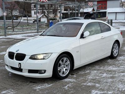 Weiß Gebraucht 2009 BMW 320 Coupé | 5.999 € (Fairer Preis)