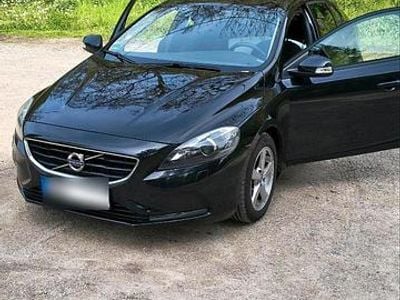 Second-hand Volvo V40 114 CP (83 kW) 2014 Negru Break