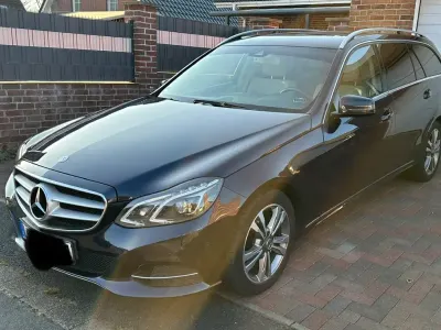 Gebraucht Mercedes E300 Avantgarde 231 PS (169 kW) 2013 Blau Kombi