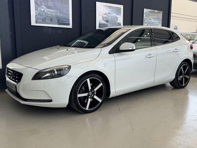 Second-hand Volvo V40 120 CP (88 kW) 2014 Alb Berlinǎ