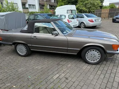 Używany Mercedes 560 230 KM (169 kW) 1988 Złoty Kabriolet